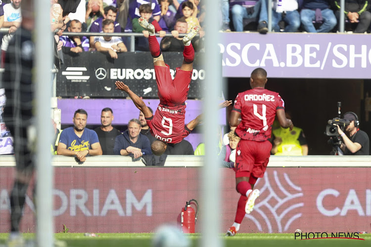 Odoi zet leep Club Brugge op volle titelkoers tegen inspiratieloos Anderlecht, dat al mirakel nodig heeft