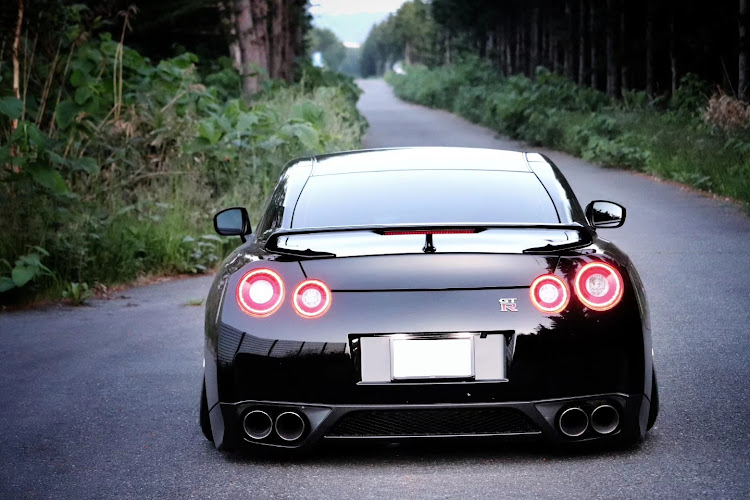 NISSAN GT-Rの12月もよろしくお願いします・車検・みんなのスタッドレスタイヤ見てみたい・走行動画・エアサス公認取得中に関するカスタム事例の投稿画像5枚目
