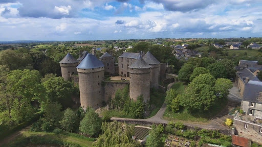 Château De Lassay Les Châteaux