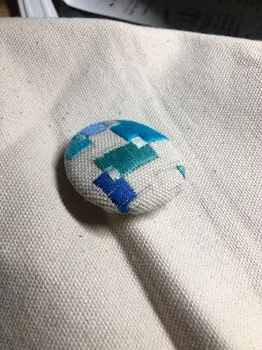 刺繍ブローチ作った