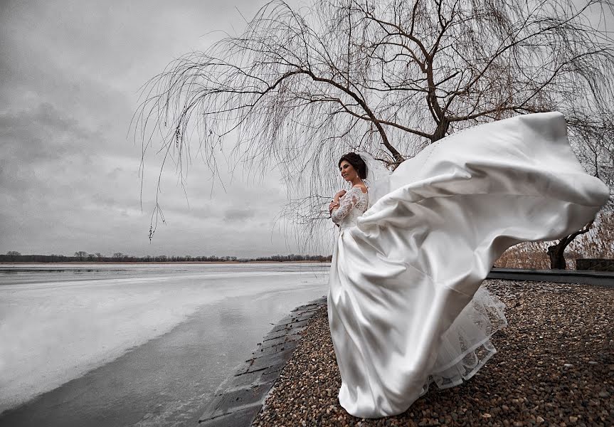 Fotógrafo de casamento Oleg Kostin (studio1). Foto de 2 de março 2017