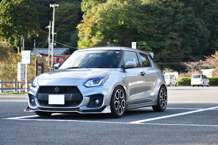 スイフトスポーツの妙義山・トラストウイング・ダイヤモンドテクニック・フロントリップスポイラー・トラストに関するカスタム事例の投稿画像1枚目