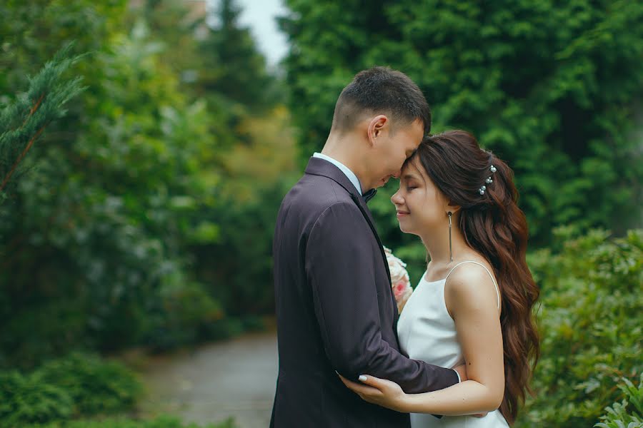 Fotógrafo de casamento Elizaveta Kryuchkova (liza75757). Foto de 20 de março 2020