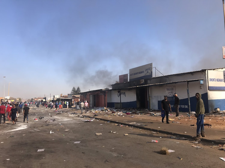 Looting of shops in Tembisa on the east rand began in the early hours of Monday morning