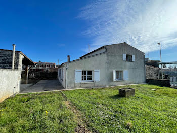 maison à Saint-Savinien (17)