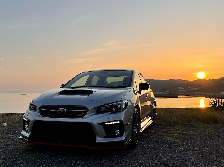 WRX S4の夕日コラボ・飛行船スーパードライ号・今日もアッシー‼︎😁に関するカスタム事例の投稿画像10枚目