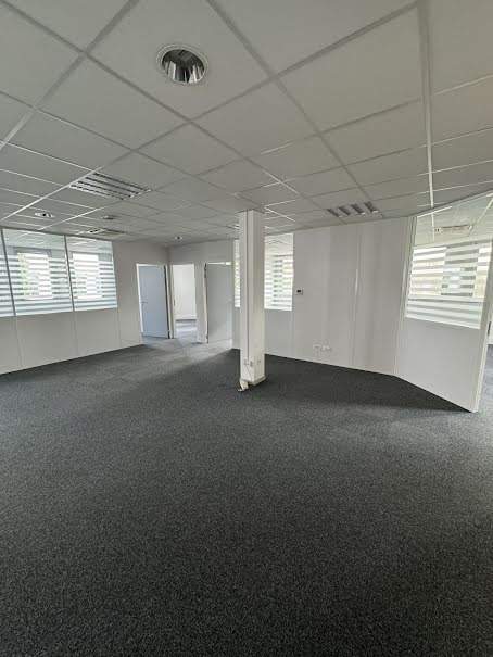 Location  locaux professionnels  232 m² à Bron (69500), 2 892 €