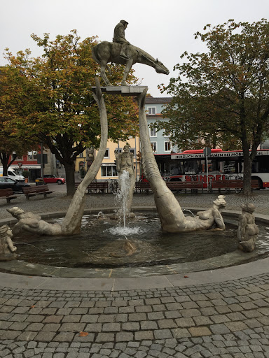 Skulpturen-Brunnen von Peter Lenk