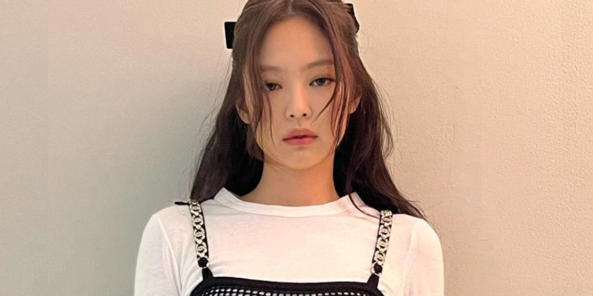 Chanel FW22: Jennie from BLACKPINK rocks us in a tweed bustier