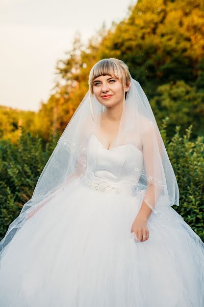 Fotógrafo de casamento Denis Neklyudov (densvet). Foto de 28 de agosto 2015