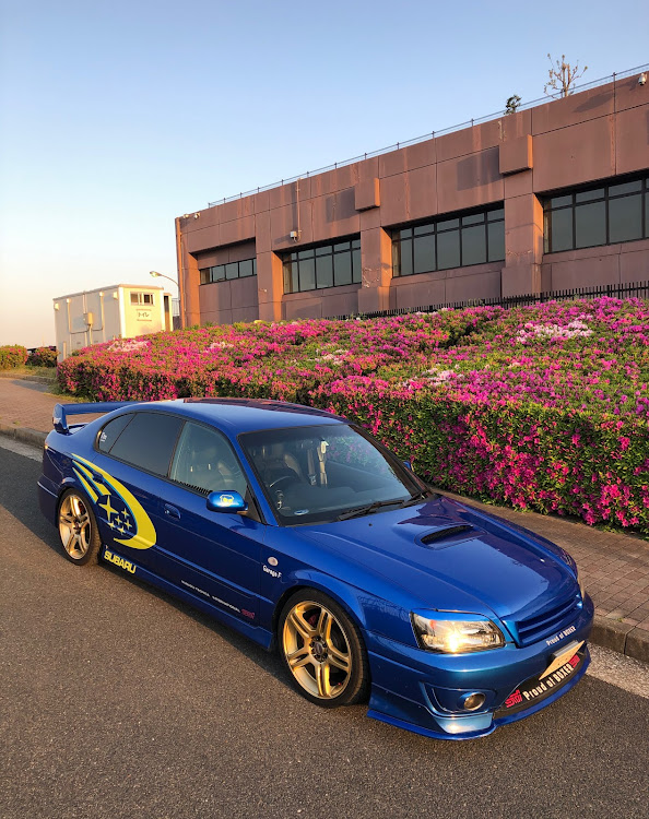 レガシィB4のツツジコラボ・飛行機コラボ・夕陽コラボに関するカスタム事例の投稿画像2枚目