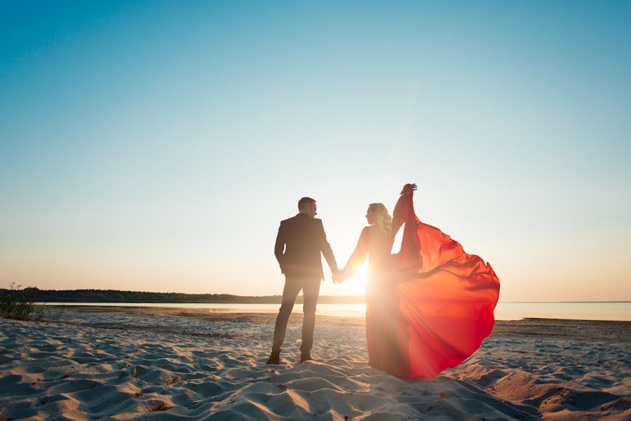 Fotógrafo de casamento Yuliya Timofeeva (artx). Foto de 11 de outubro 2018