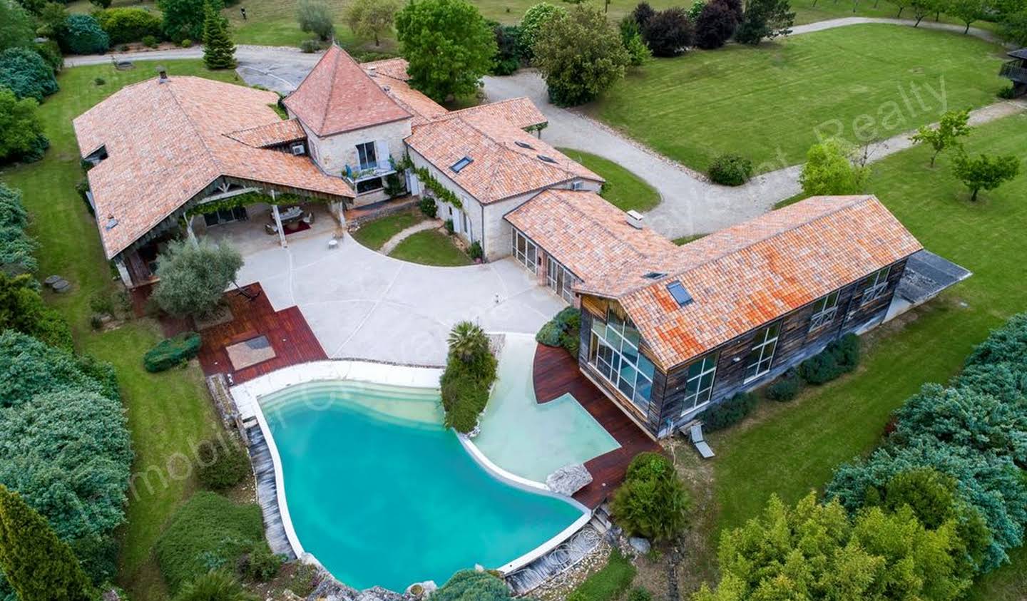 House with pool and terrace Villeneuve-sur-Lot