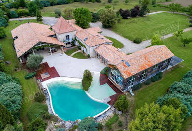 House with pool and terrace 2