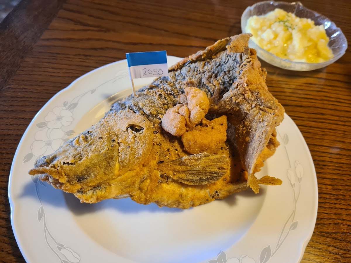 Glutenfreier Pfefferkarpfen mit Kartoffelsalat