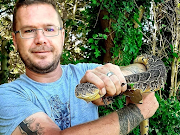 Snake rehabilitation and wildlife expert Rico Pentz has died after a cobra bite.