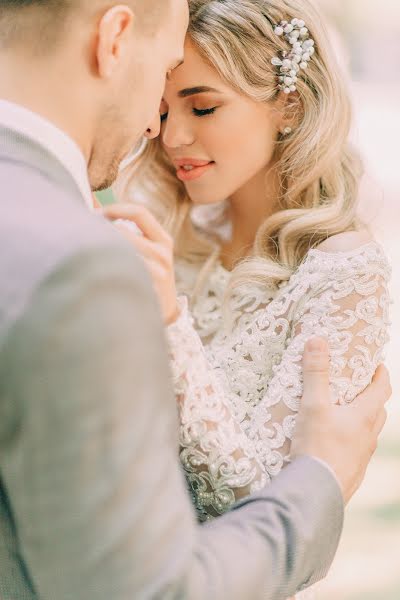 Fotógrafo de casamento Alesya Belova (artlesya). Foto de 16 de setembro 2018