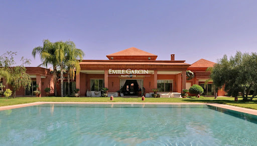 Maison avec piscine et jardin 1