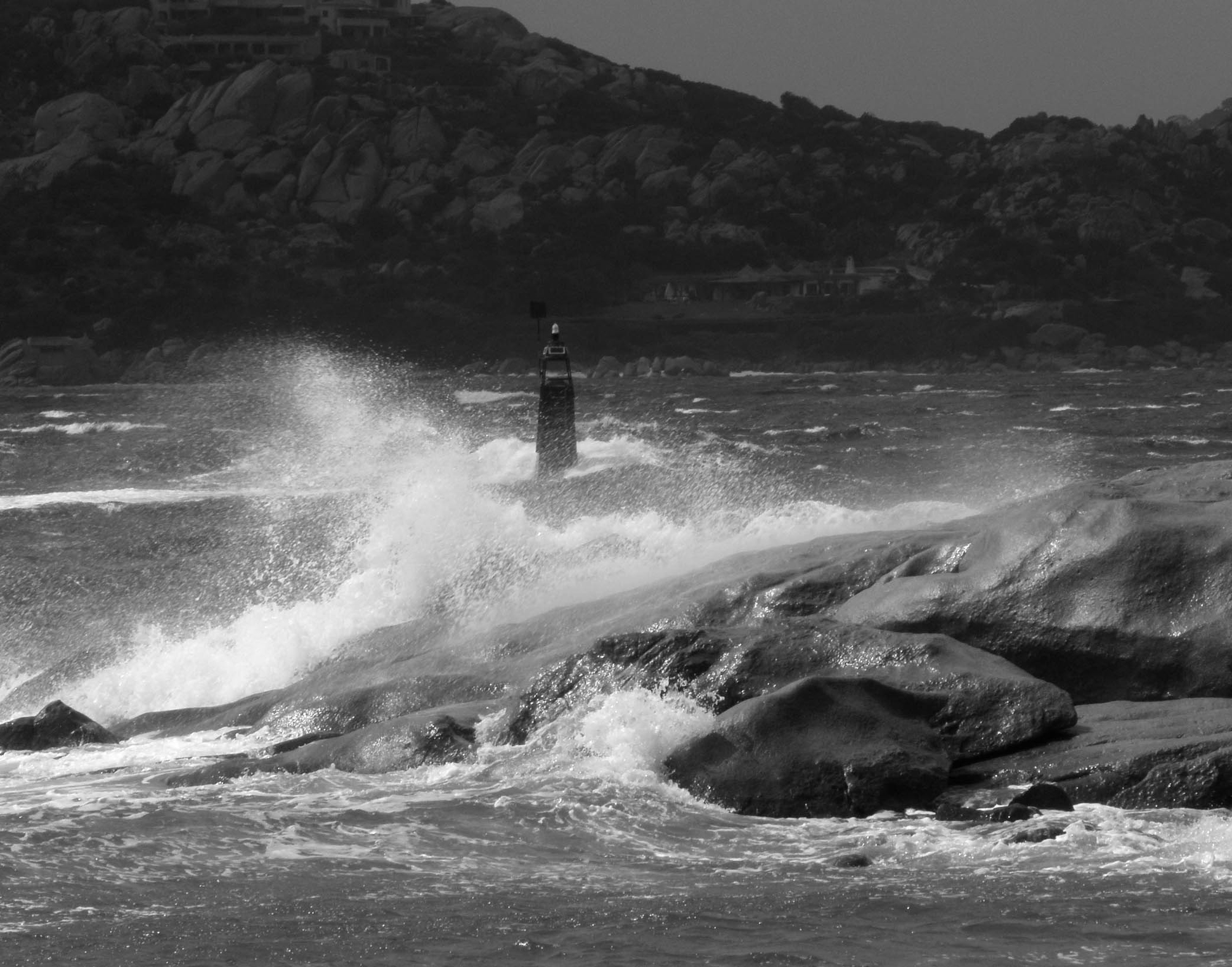 ..e sotto il maestrale urla e biancheggia il mar di l'ArTeMiSia