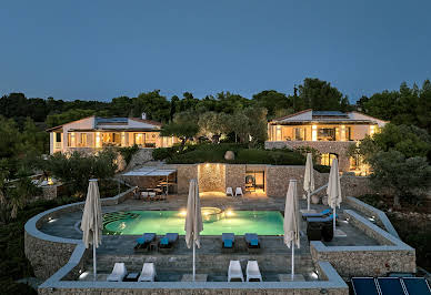 Maison avec piscine et jardin 10