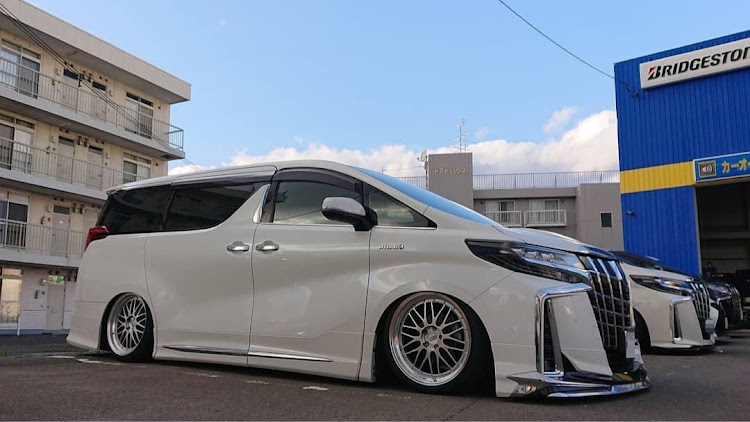 アルファードのTHE NORTH RIDE・BBS LM・スタイルコクピット フィール・サンダアボルトは人妻にモテるらしいに関するカスタム事例の投稿画像1枚目