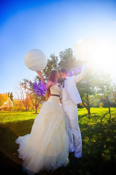 Fotógrafo de casamento Darina Limarenko (andriyanova). Foto de 2 de abril 2015