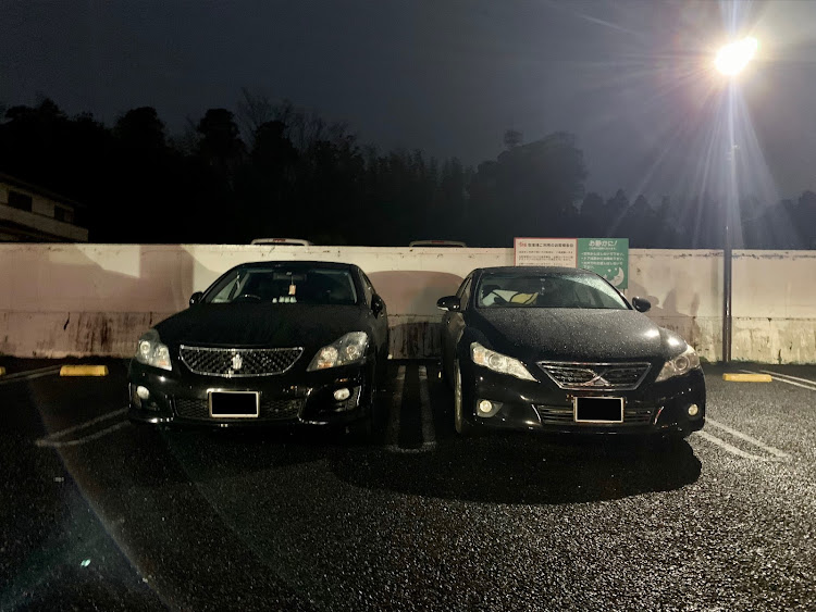 マークXの黒セダン・クラウンアスリート・雨も滴るいい車に関するカスタム事例の投稿画像1枚目