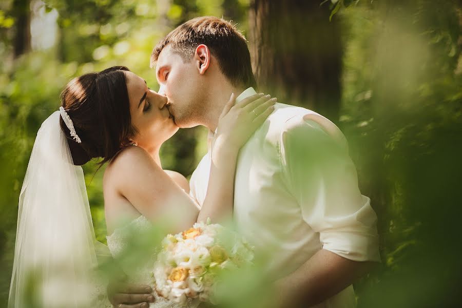 Fotógrafo de casamento Ilya Kruchinin (ilyarum). Foto de 24 de fevereiro 2014