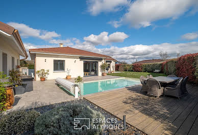 House with pool and terrace 10