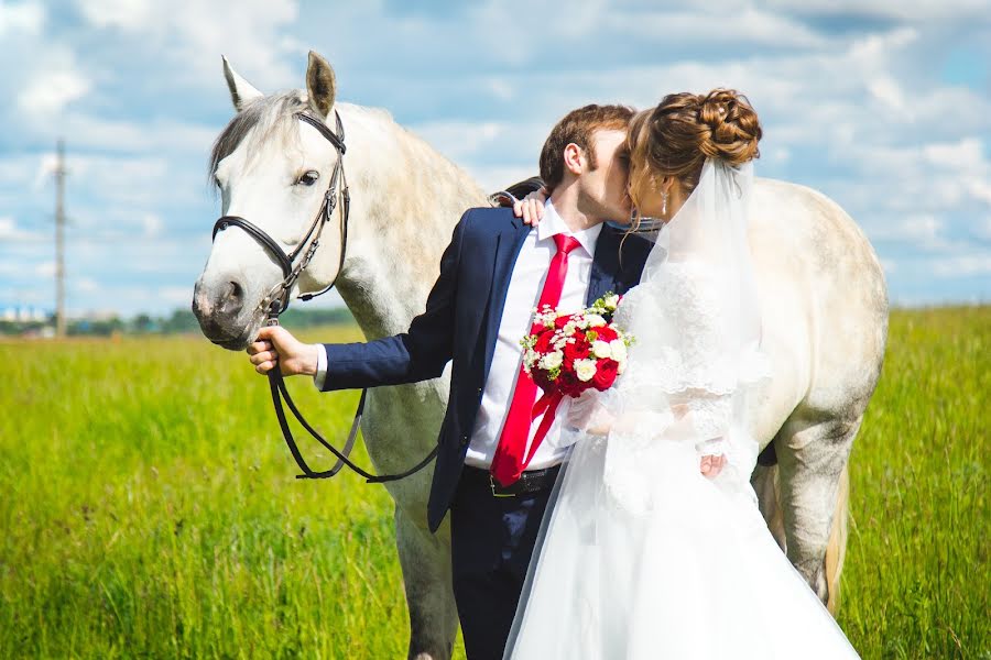 Fotógrafo de casamento Darya Samushkova (daryaleon). Foto de 6 de julho 2017