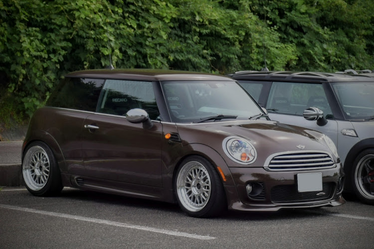 ミニのR56　MINI　ONE・R56コラボ・同い年コラボ・７月もよろしくお願いいたしますに関するカスタム事例の投稿画像1枚目
