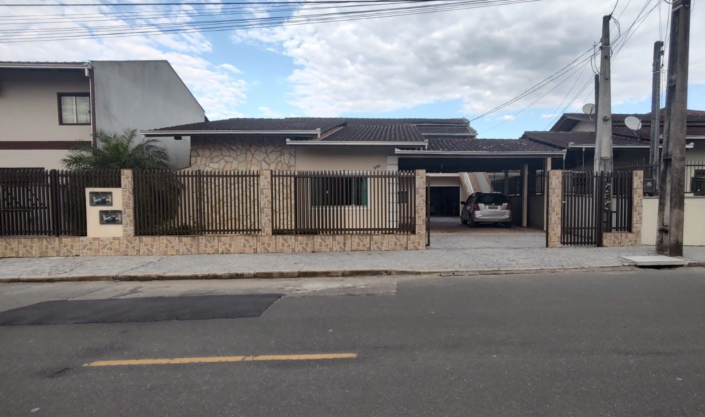 Casas à venda Iririú