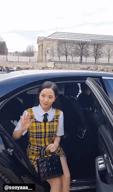 Heads Turn As BLACKPINK's Jisoo Slays In Dior's Paris Fashion Week Runway  Show : K-WAVE : koreaportal