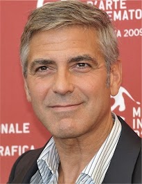 Clooney na 66. Międzynarodowym Festiwalu Filmowym w Wenecji, 9 września 2009, Przycięte zdjęcie z Wikimedia Commons, pierwotnie opublikowane na flickr jako 66ème Festival de Venise (Mostra), autor: Nicolas Genin