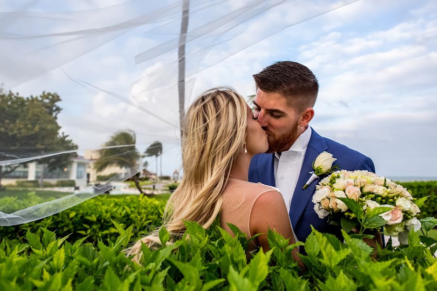 Svadobný fotograf Gabriel Visintin (cancunweddings). Fotografia publikovaná 16. septembra 2022