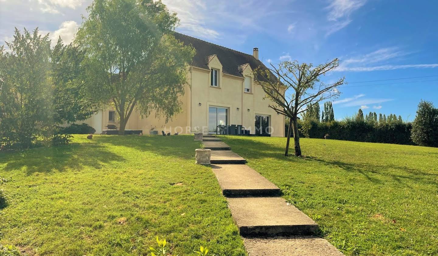 House with garden and terrace Coulommiers