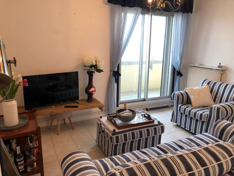 Location  appartement 3 pièces 65 m² à Lion-sur-Mer (14780), 1 000 €