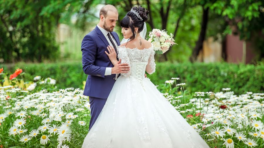 Fotografo di matrimoni Elena Chernikova (lemax). Foto del 13 dicembre 2017