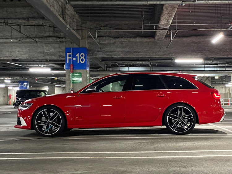 RS6 アバントのミサノレッドパールエフェクト・APR stage1・AWE Tuning・EVENTURI・REMUSに関するカスタム事例の投稿画像2枚目