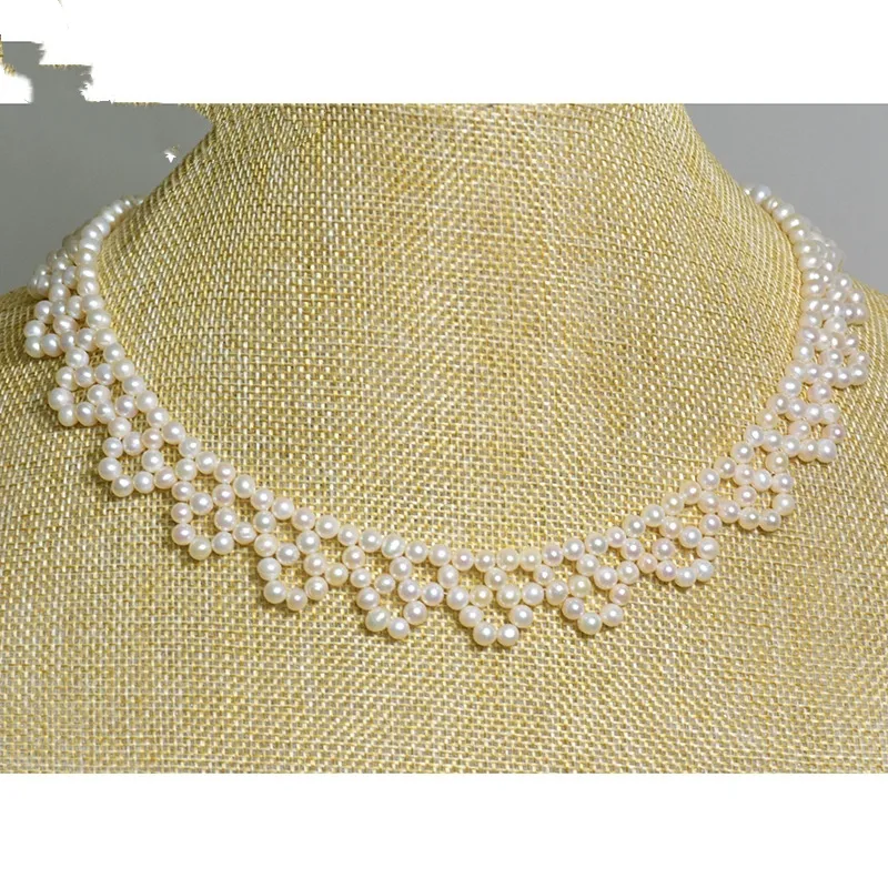 Colar longo com pingente de borla e pérolas de água doce naturais para mulheres. Adicione elegância ao seu visual e estilo refinado.
