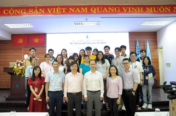 D:\2022-CÔNG VIỆC\KẾ HOẠCH HỘI SÁCH 21-4-2022\Hình\Hình Báo cáo chuyên đề\_DSC0177.JPG