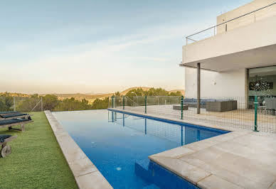 House with pool and terrace 4