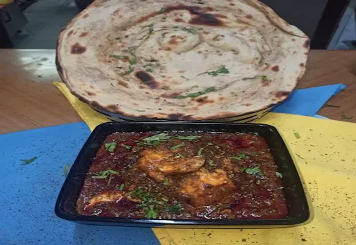 Pepper Chicken With Lachha Paratha