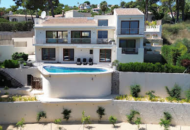 Villa avec piscine en bord de mer 1