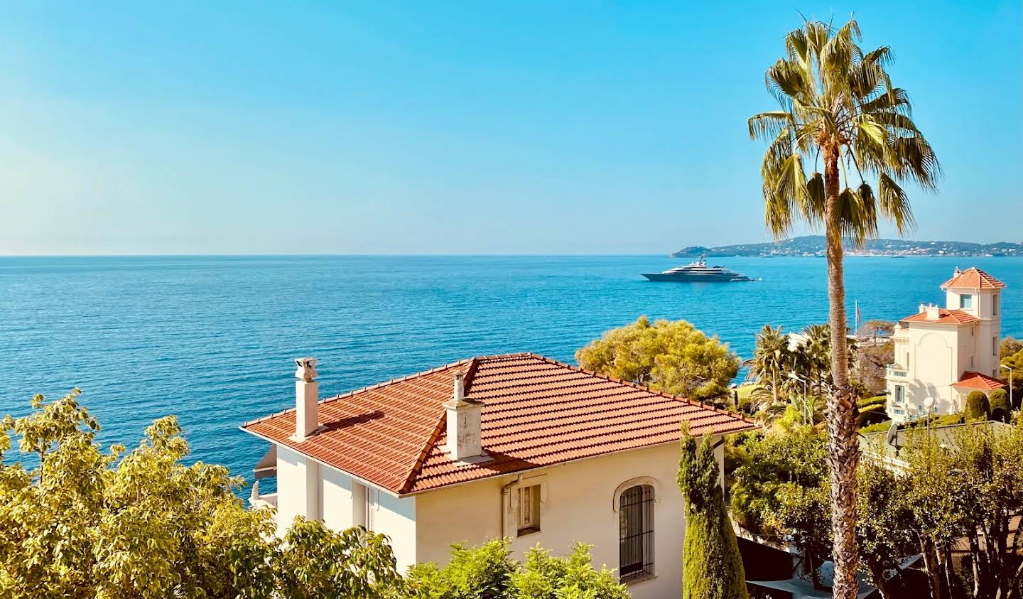 Contemporary apartment with terrace and pool Cap-d'Ail