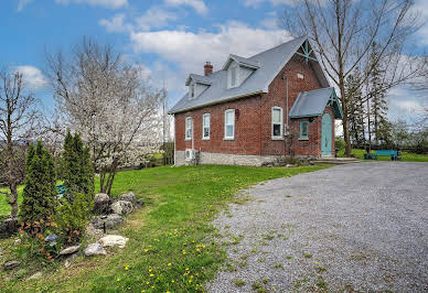 House with garden 6