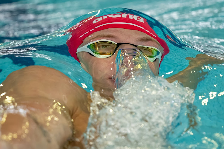 Pieter Coetzé in action in the 100m backstroke final at the SA championships in Gqeberha on Wednesday night.