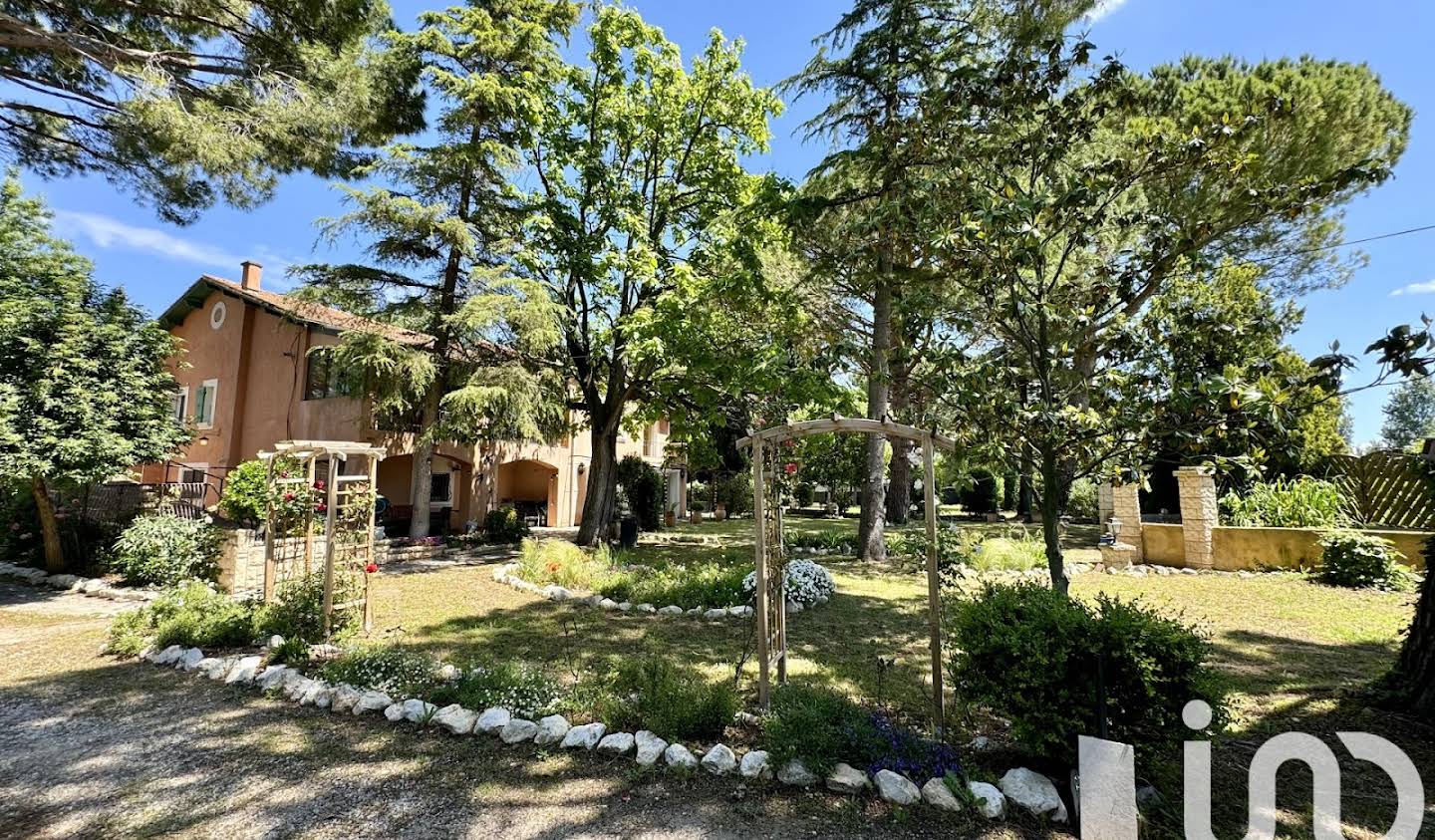 House with pool and terrace Avignon