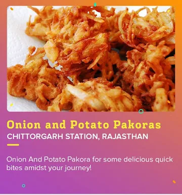 Onion and Potato Pakoras at Chittorgarh Station Platform-1 is the worlds best snack and a perfect tea-time meet