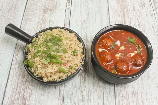 Veg Fried Rice [500 Grams] With Veg Manchurian Gravy [5 Pieces]